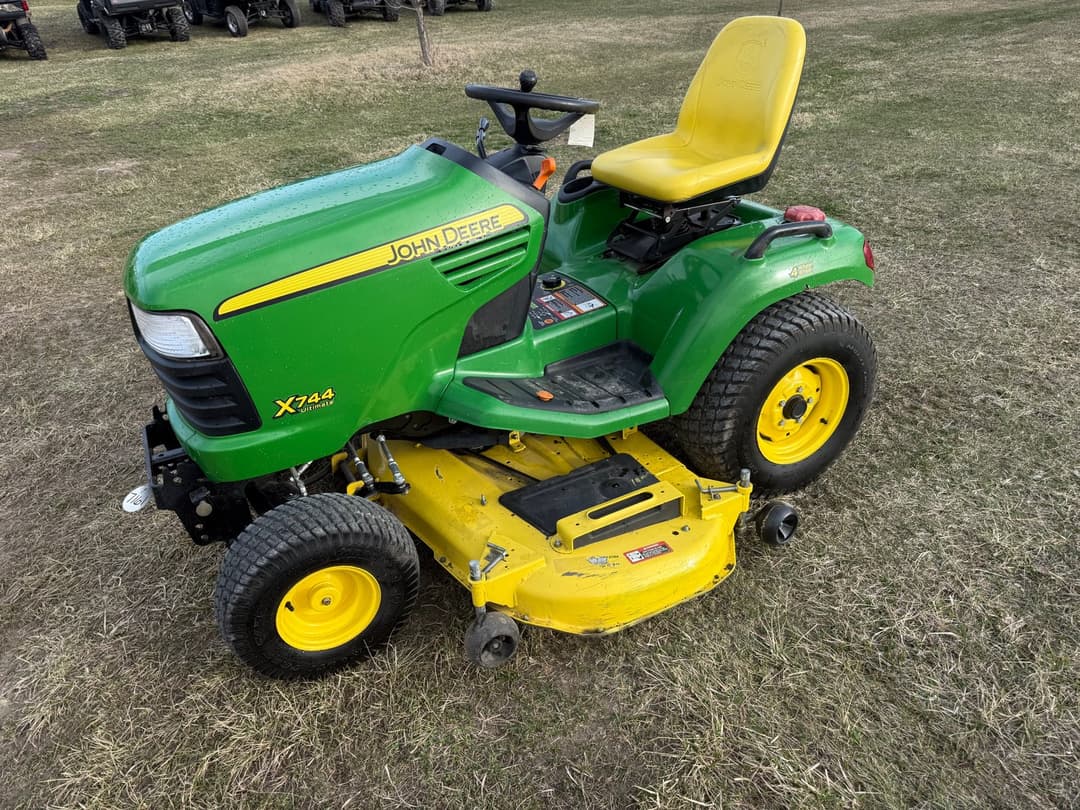 Image of John Deere X744 Primary image