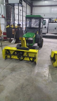 Image of John Deere X748 equipment image 3