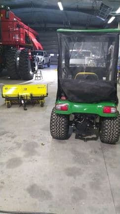 Image of John Deere X748 equipment image 1