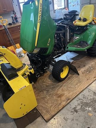 Image of John Deere X748 equipment image 1