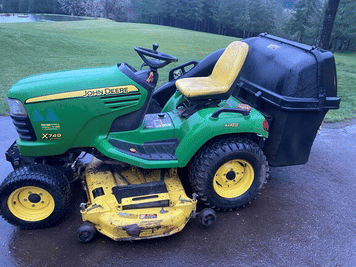 Main image John Deere X749