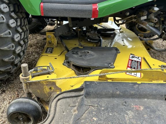 Image of John Deere X749 equipment image 4