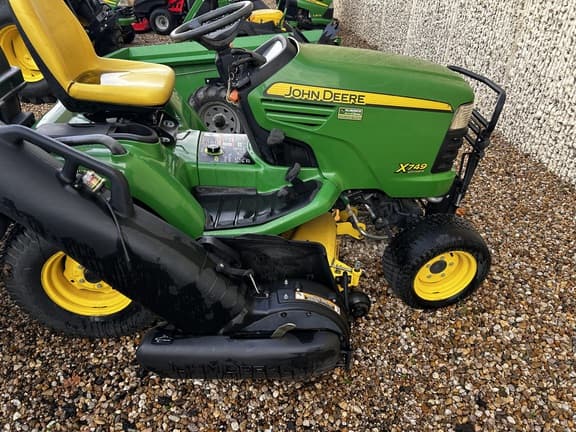 Image of John Deere X749 equipment image 2