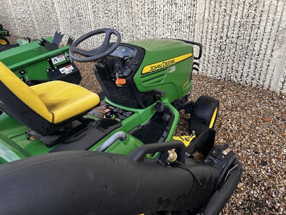 Image of John Deere X749 equipment image 3