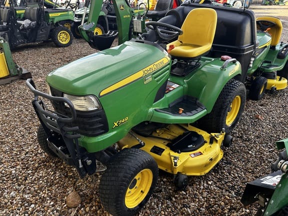 2011 John Deere X749 Equipment Image0