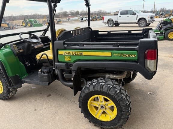 Image of John Deere Gator XUV 825i equipment image 4