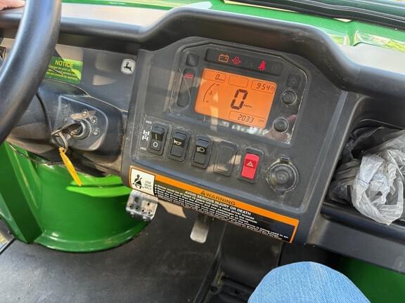 Image of John Deere Gator XUV 825i equipment image 4