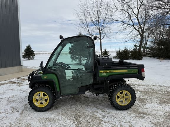 Image of John Deere Gator XUV 825i equipment image 1