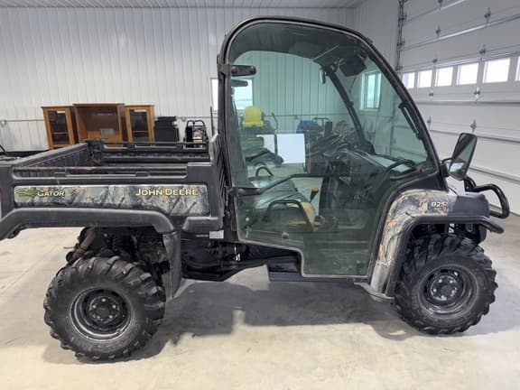 Image of John Deere Gator XUV 825i equipment image 1