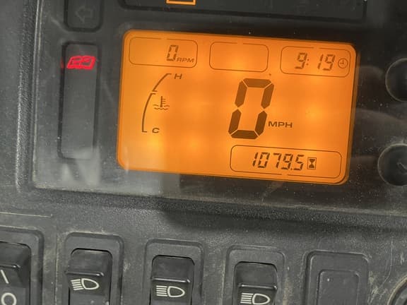 Image of John Deere Gator XUV 825i equipment image 4