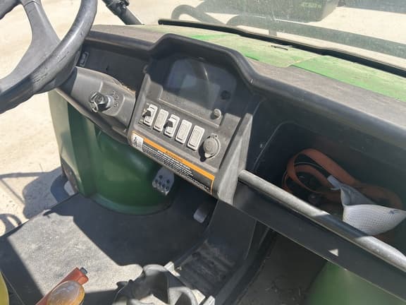 Image of John Deere Gator XUV 825i equipment image 3