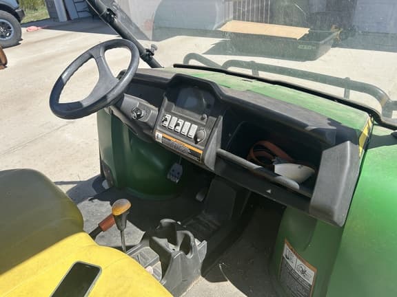 Image of John Deere Gator XUV 825i equipment image 4