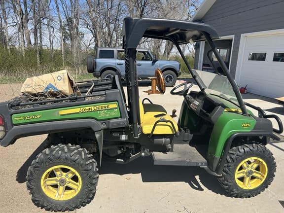 Image of John Deere Gator XUV 825i equipment image 1