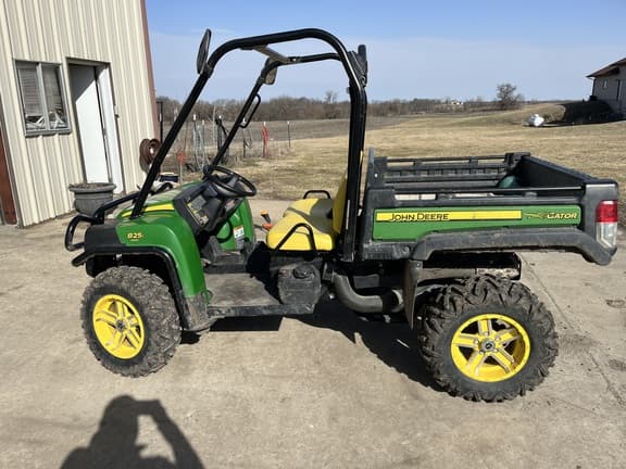 Image of John Deere Gator XUV 825i equipment image 1