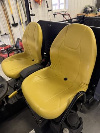 Image of John Deere Gator XUV 825i equipment image 4