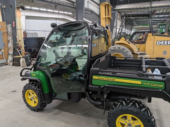 Image of John Deere Gator XUV 825i equipment image 2