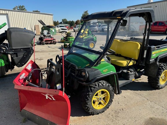 Main image John Deere Gator XUV 825i