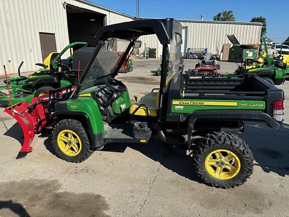 Image of John Deere Gator XUV 825i equipment image 1