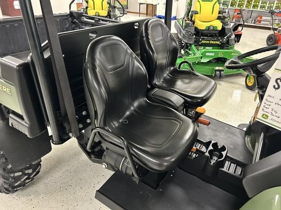 Image of John Deere Gator XUV 825i equipment image 4