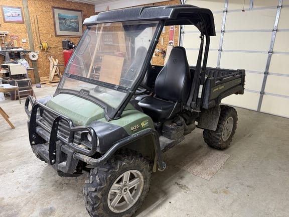 Main image John Deere Gator XUV 825i