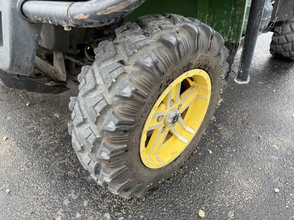 Image of John Deere Gator XUV 825i equipment image 2
