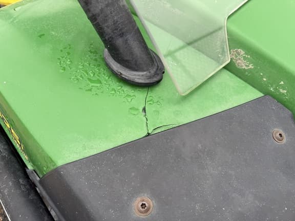 Image of John Deere Gator XUV 825i equipment image 4