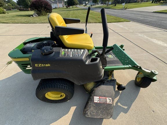 2011 John Deere Z245 Equipment Image0