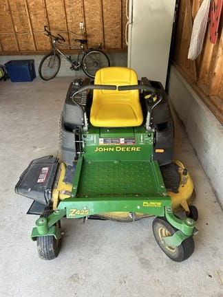 2011 John Deere Z425 Equipment Image0
