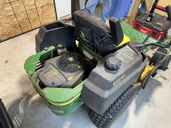 Image of John Deere Z425 equipment image 1