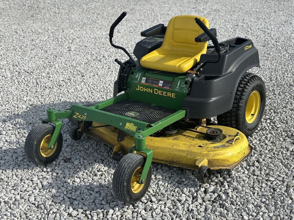2011 John Deere Z425 Equipment Image0