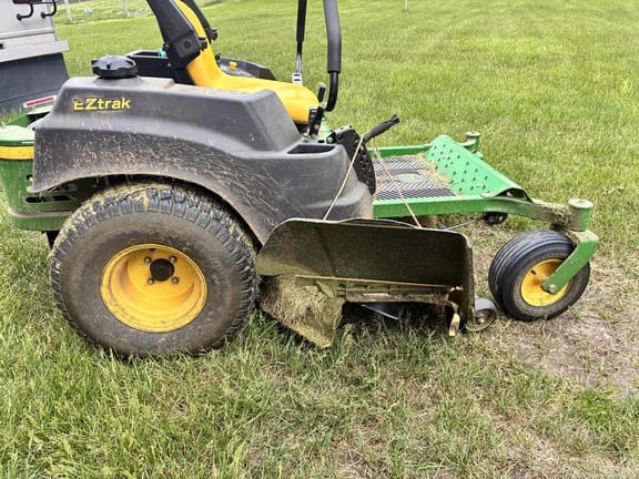 2011 John Deere Z425 Equipment Image0