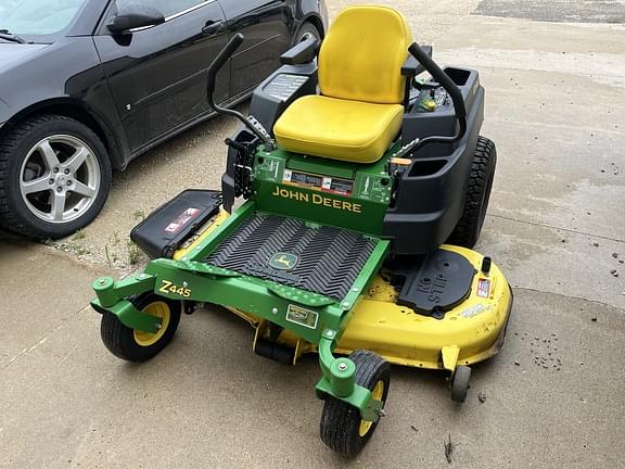 Image of John Deere Z445 equipment image 1