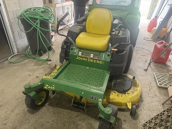 Image of John Deere Z445 Primary image