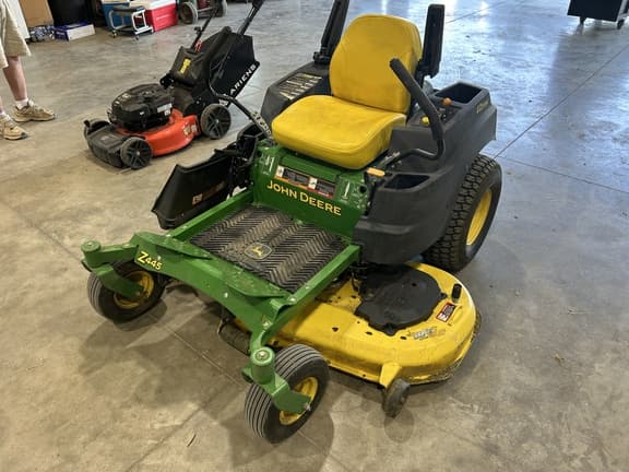 Image of John Deere Z445 equipment image 3
