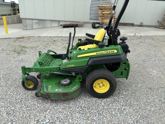 2011 John Deere Z720A Equipment Image0