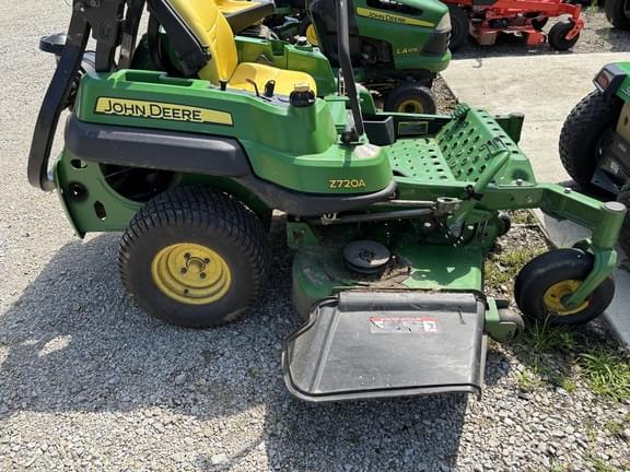 Image of John Deere Z720A equipment image 1