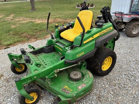 2011 John Deere Z720A Equipment Image0