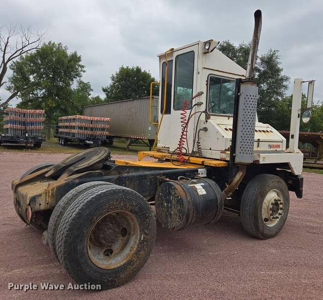 Image of Kalmar 4X2 equipment image 4