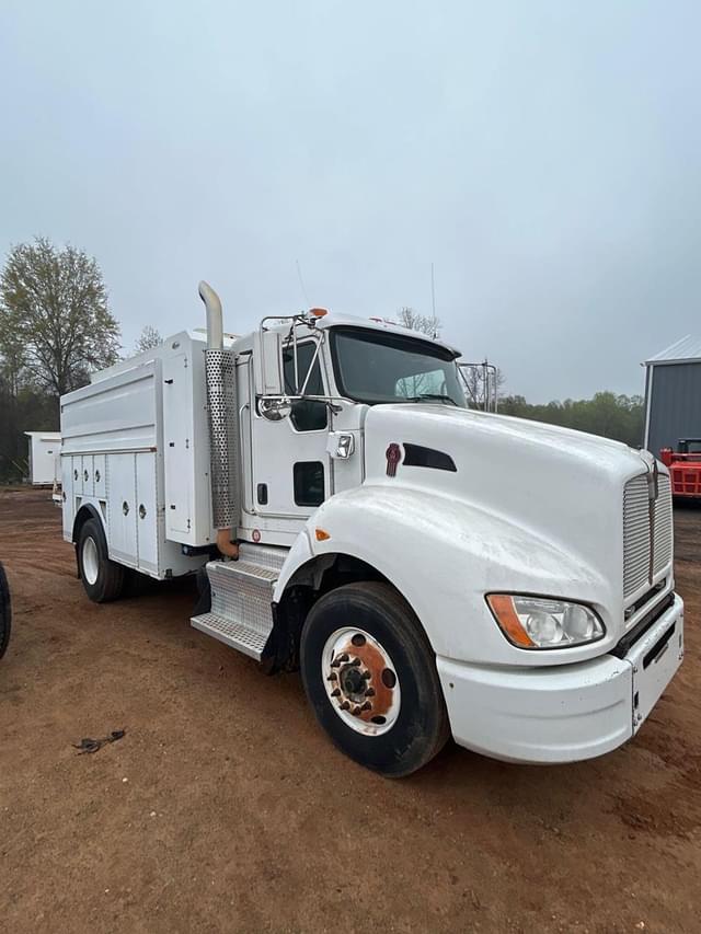 Image of Kenworth T400 equipment image 1