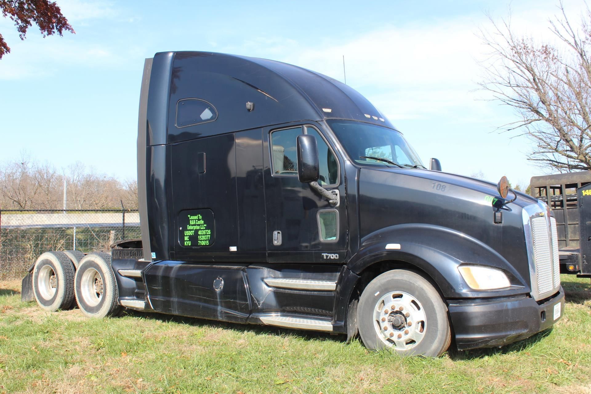 2011 Kenworth T700 Equipment Image0
