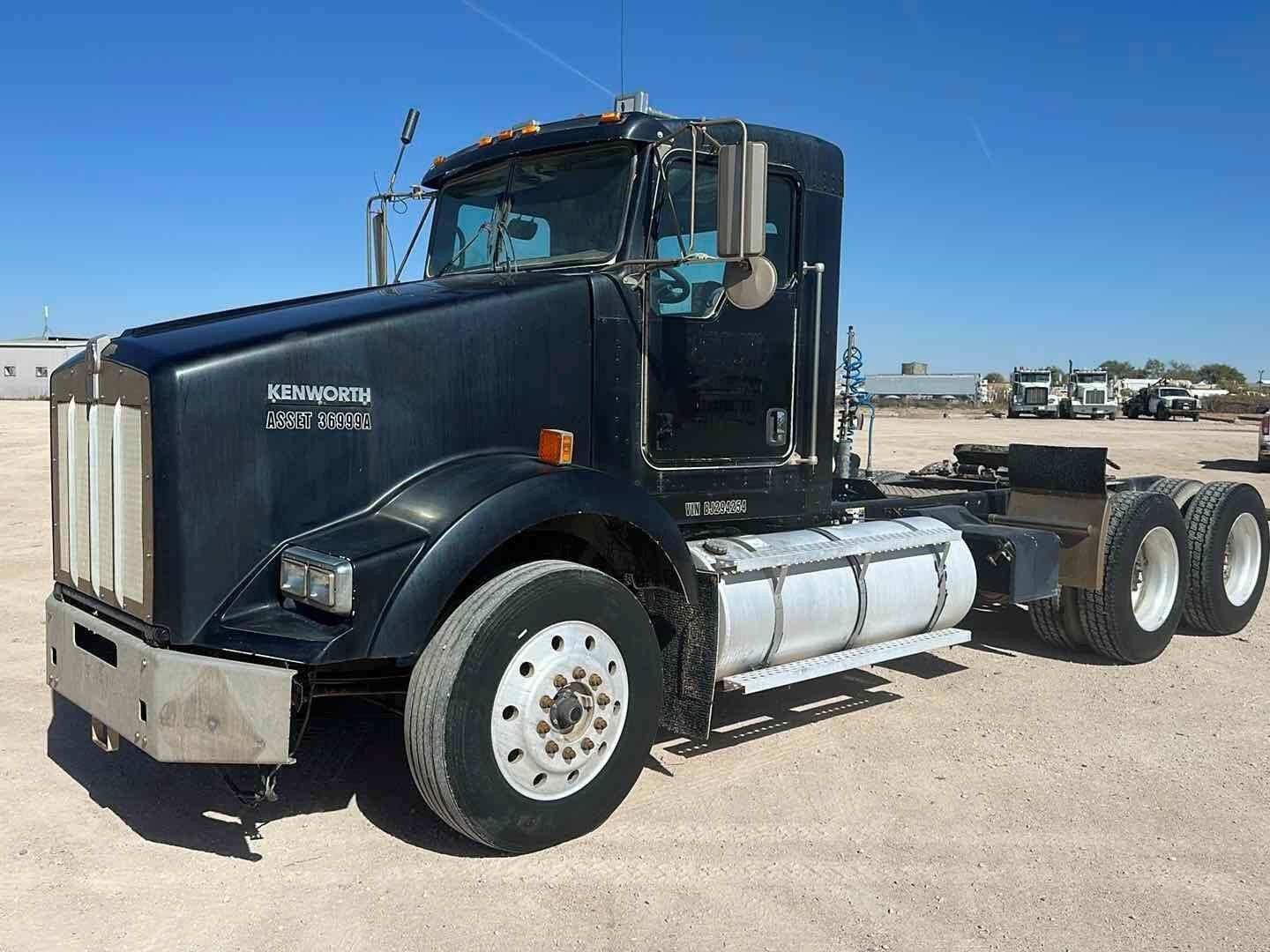 2011 Kenworth T800 Equipment Image0