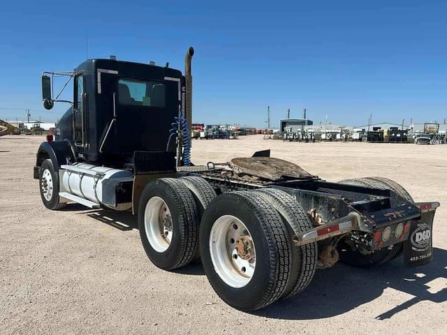 Image of Kenworth T800 equipment image 3