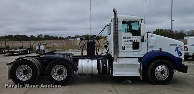 Image of Kenworth T800 equipment image 3