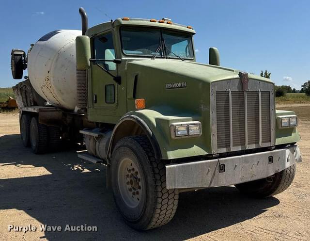 Image of Kenworth W9 equipment image 2