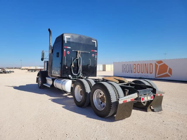 Image of Kenworth W900 equipment image 2