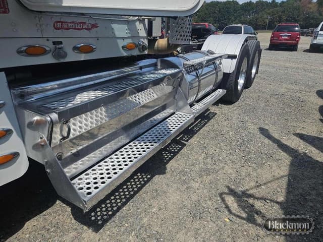 Image of Kenworth W900 equipment image 2
