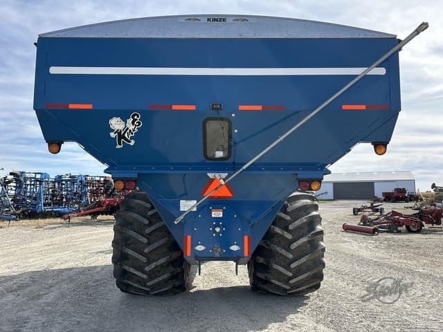 Image of Kinze 1050 equipment image 3