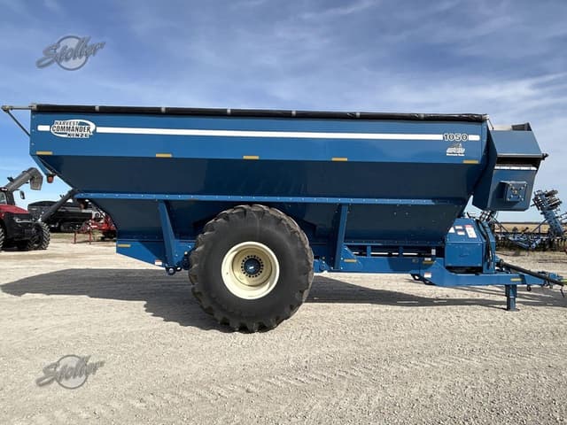 Image of Kinze 1050 equipment image 1