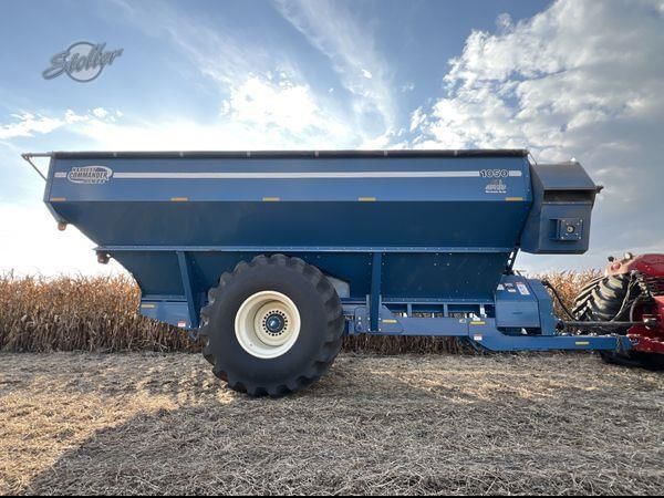 2011 Kinze 1050 Equipment Image0