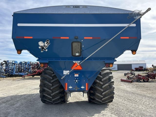 Image of Kinze 1050 equipment image 3